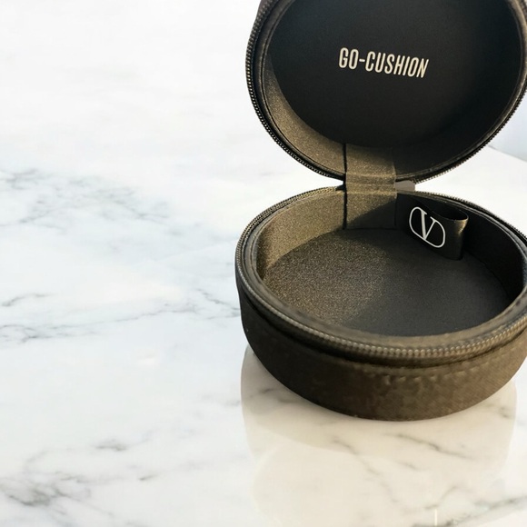 NEW Valentino Black VIP Air Pod Case/ Hard Small Travel Case with Chain - Picture 3 of 7